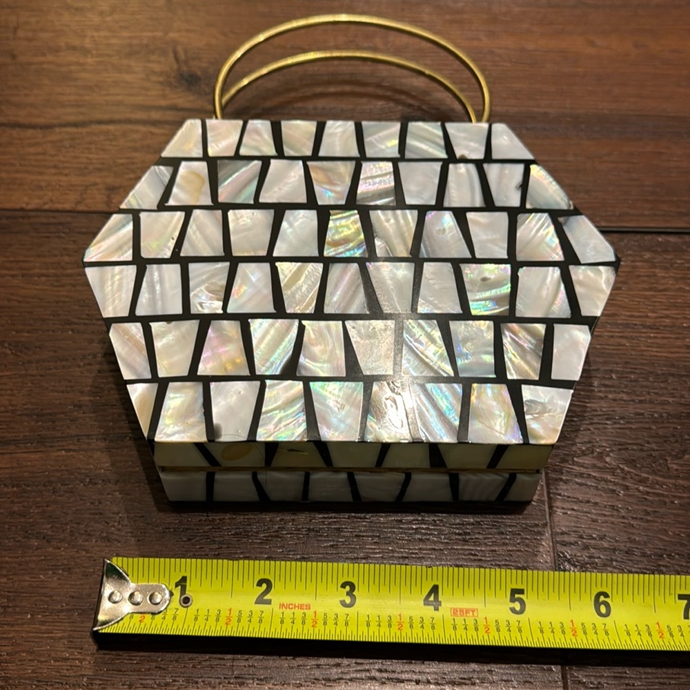 Ramla Mosaic Handmade Moroccan mother pearl Handbag w/ gold color chain/handle. - Picture 5 of 10